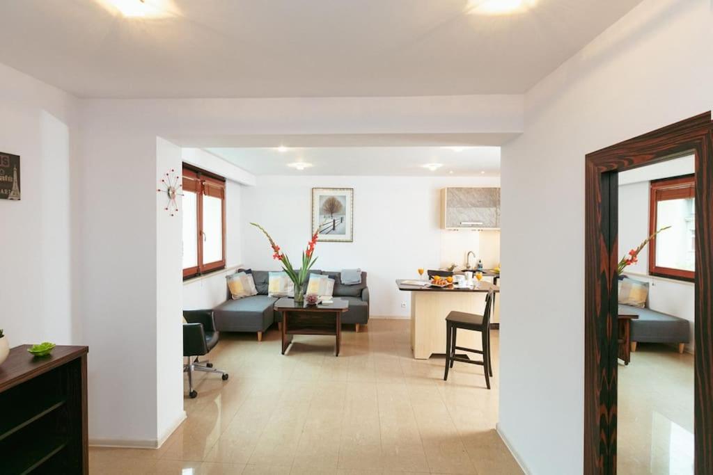 Apartment In The Heart Of Warsaw! 외부 사진